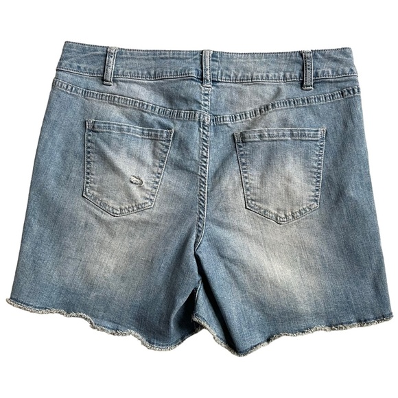 Lane Bryant Light Blue Denim Shorts Fray Raw Hem Women’s Plus Size 14 Distressed - Picture 4 of 7